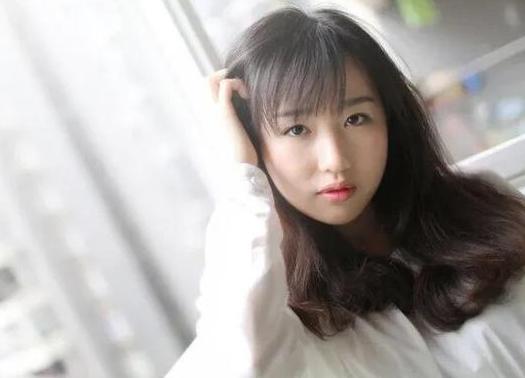 黑丝美女勾引帅哥上床_美女空姐激情上床图片_美女第一次上床