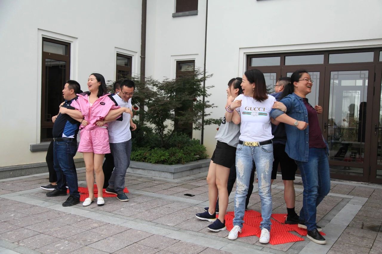 年会创意游戏惩罚_公司年会游戏节目_公司年会游戏惩罚