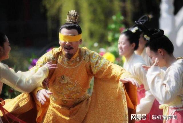 皇帝宠幸妃子的游戏_做皇帝宠幸后宫的游戏_皇帝后宫宠幸妃子手游