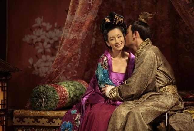 皇帝宠幸妃子的游戏_皇帝后宫宠幸妃子手游_做皇帝宠幸后宫的游戏