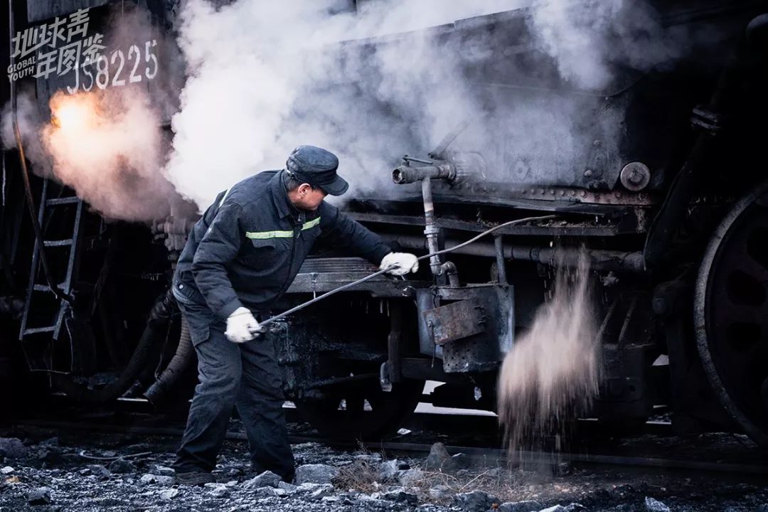 煤炭装卸火车_装卸运煤火车3_火车装卸运煤气多少钱