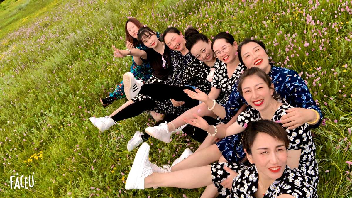 姐妹小聚的朋友圈简单一句话_姐妹小聚朋友圈文案简短_小姐妹