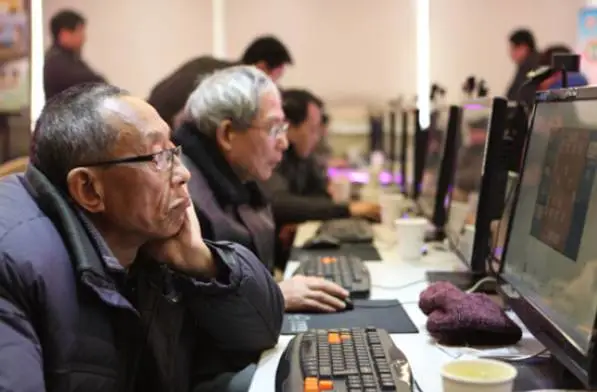 老头游戏解说_选老头的手机游戏_手机游戏糟老头