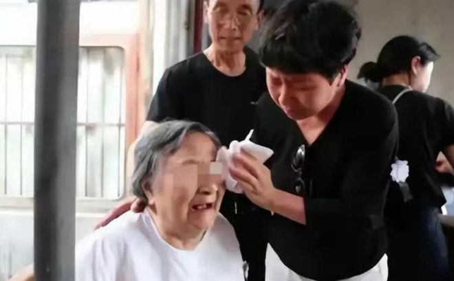 女友家有钱我家很普通的感受_家有女友op_女友家有个患精神病的兄弟