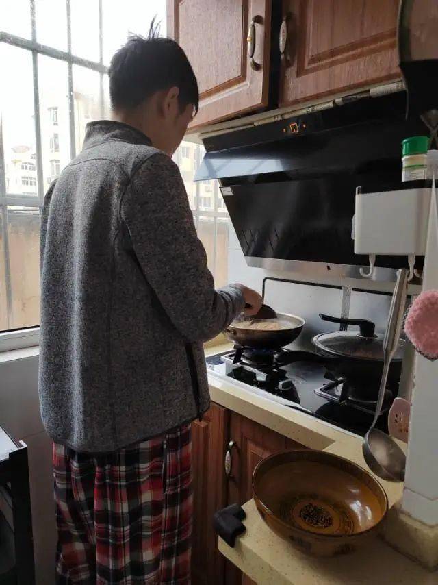 女友家有个患精神病的兄弟_女友家有钱我家很普通的感受_家有女友op
