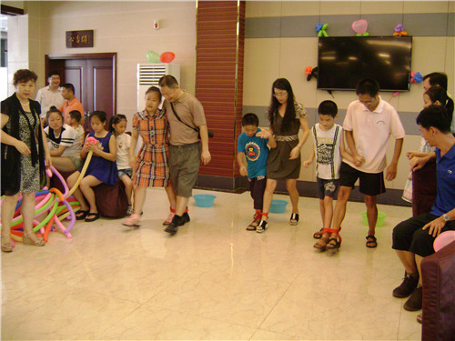 照顾小宝宝手机游戏_照顾老人小孩手机游戏_带老人做游戏