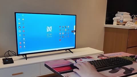 手机游戏机怎么插电视上-手机游戏投屏电视教程：HDMI 线连