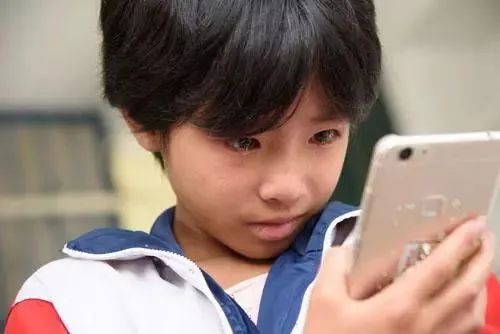 手机如何边接电话边玩游戏_接个电话游戏就退出游戏怎么办_打电话玩手游