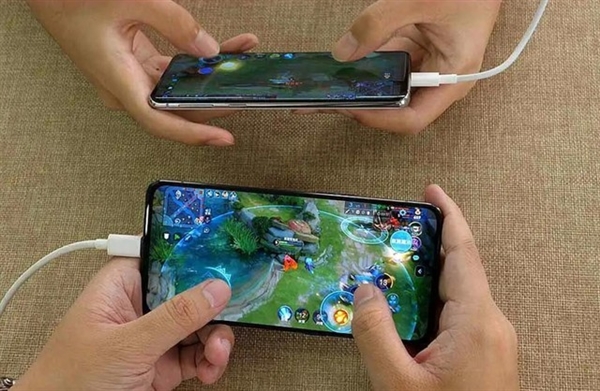 手机玩游戏多久能充满_手机玩游戏可以充电吗_充电玩手机游戏