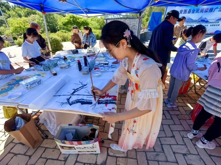 手机玩毛笔游戏_手拿毛笔的游戏有哪些_帮我弄一个毛笔书写的一个游戏