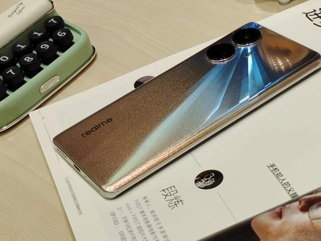 真我手机玩游戏_真我手机玩游戏发热吗_真我游戏手机发布会视频