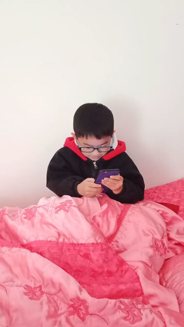 游戏中手机屏幕变暗_手机玩一些游戏画面会变暗_玩游戏手机变得特别暗