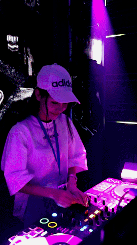 听到游戏声音_手机玩游戏时听见电音声_听见打游戏声音特别烦