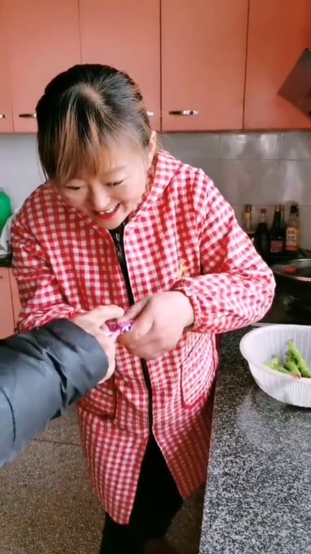 手机失灵打游戏划不动_打游戏手机划不动怎么办_手机触屏打游戏时失灵